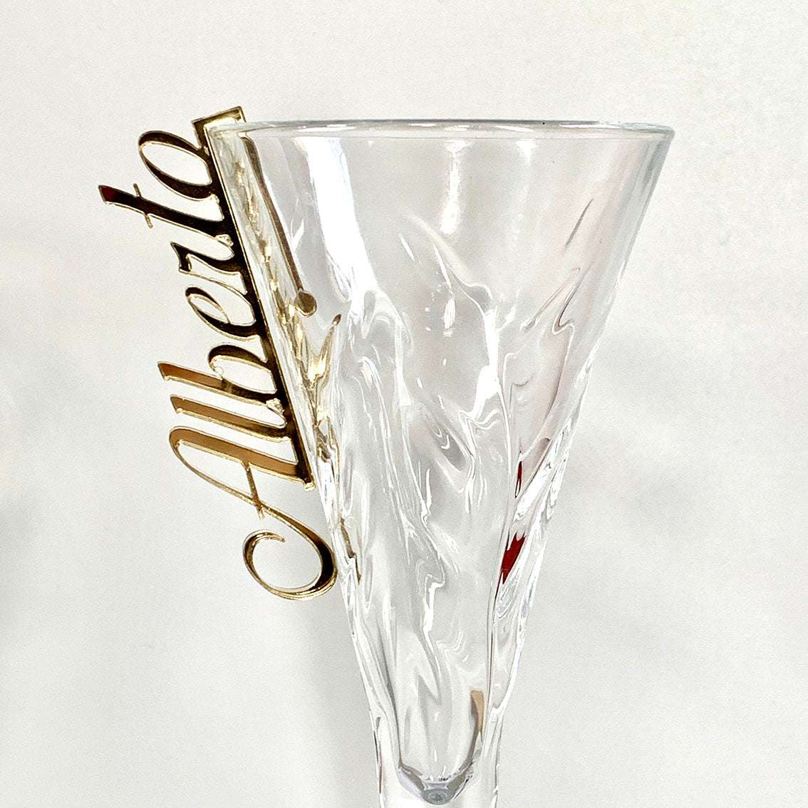 Ikare Supporto Da Parete Per Champagne E Bicchieri - 4 Ripiani In Acrilico Trasparente, Capacità 32 Calici, Dorato