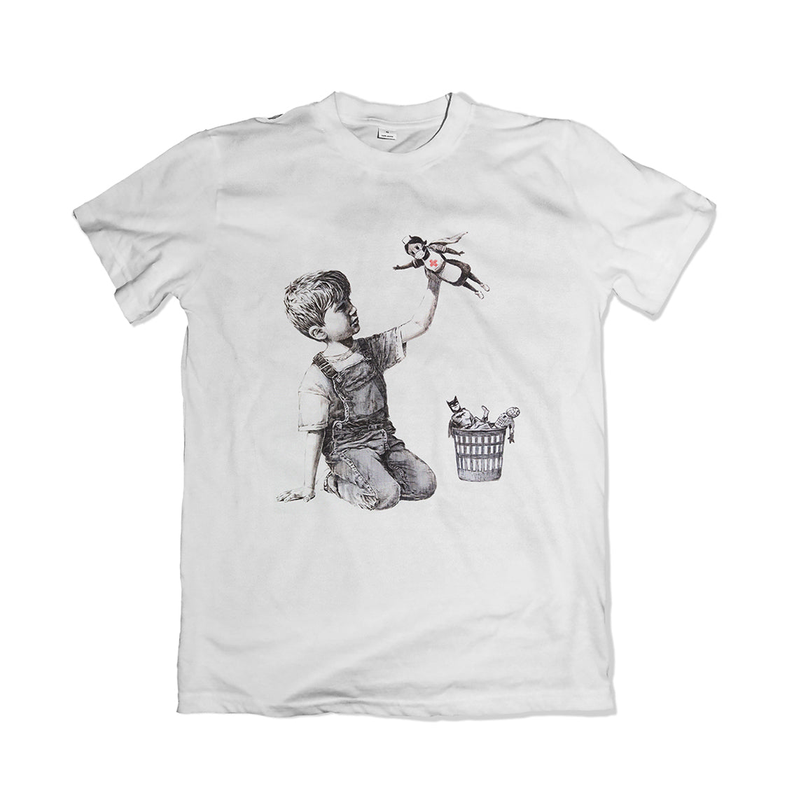 T-shirt bianca "Banksy Tribute"  Infermiera Supereroe