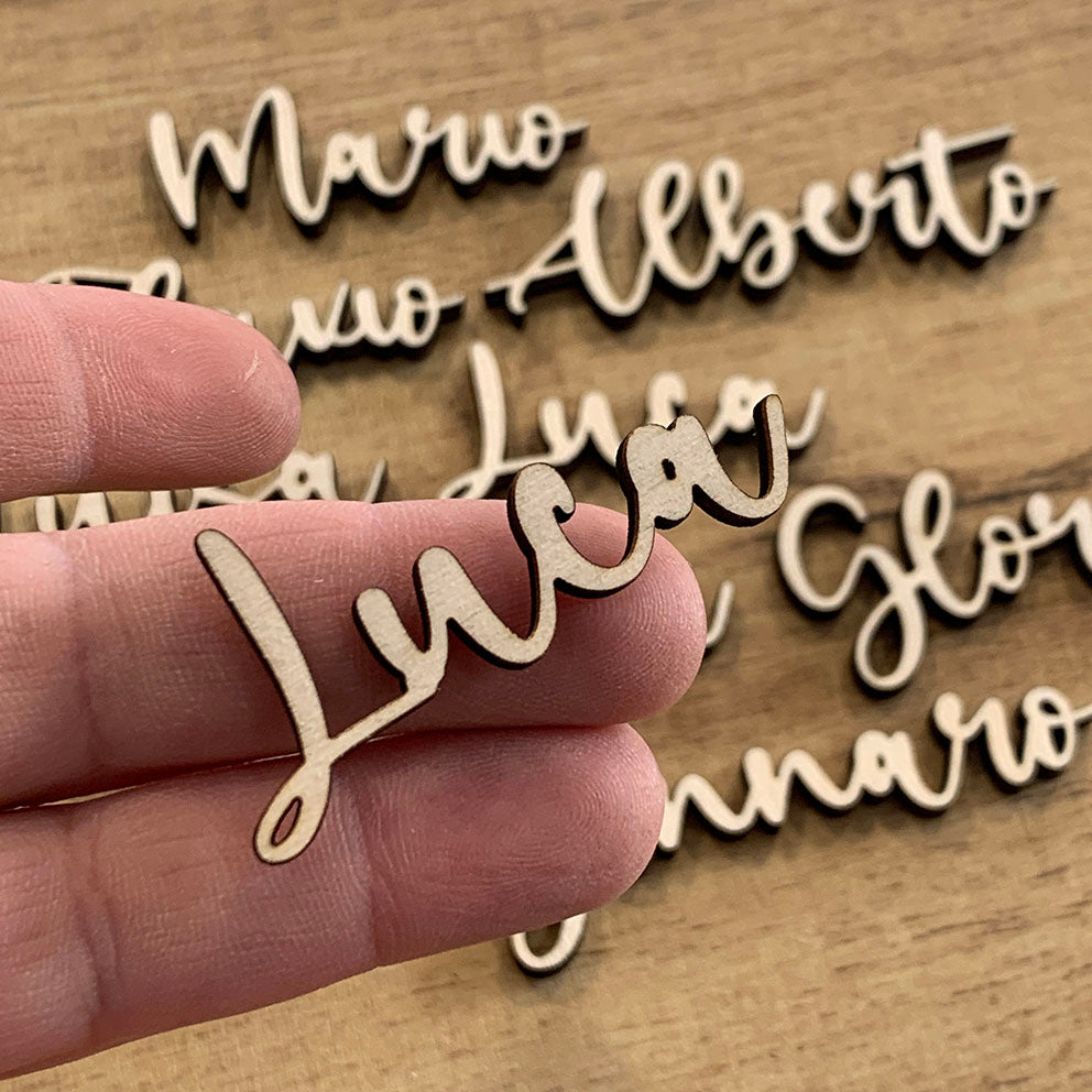 Wooden names / Cursive wedding place cards